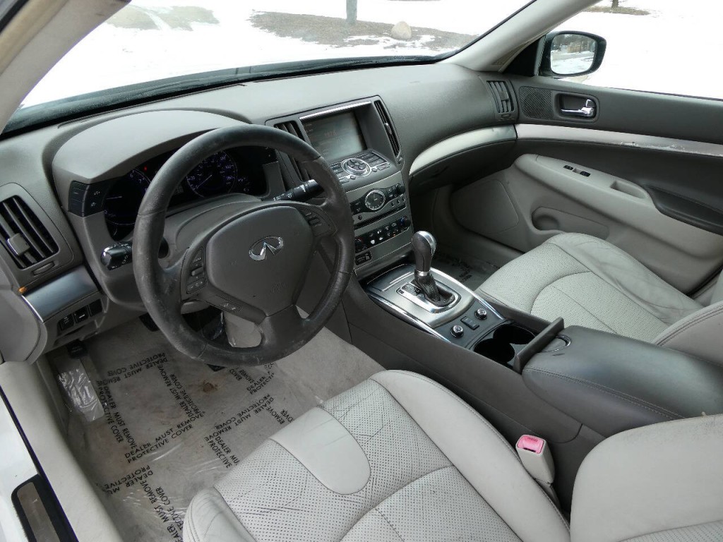 2011 INFINITI G25 Image 10