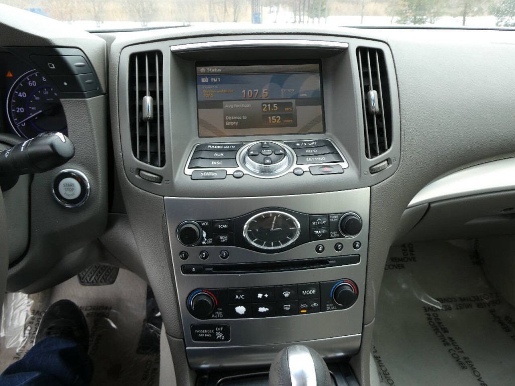 2011 INFINITI G25 Image 13