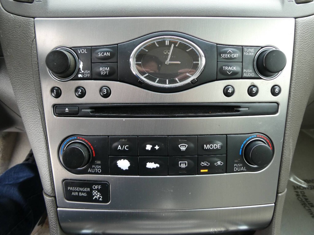 2011 INFINITI G25 Image 16