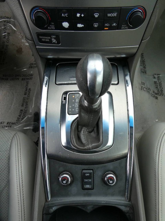 2011 INFINITI G25 Image 17