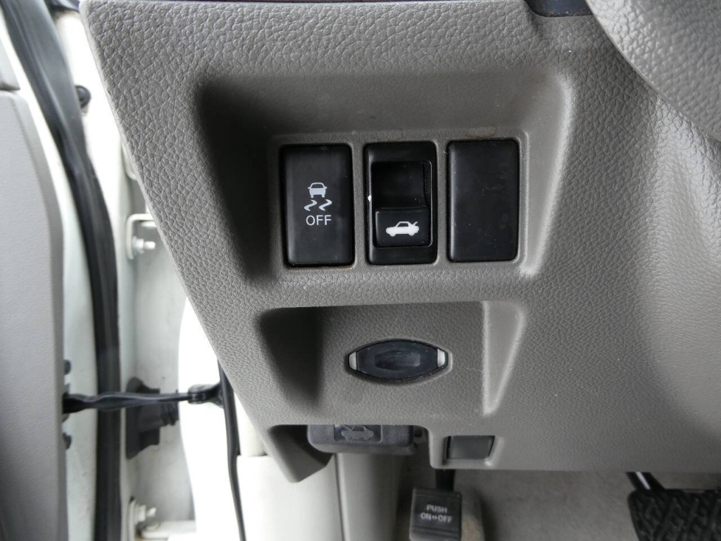 2011 INFINITI G25 Image 18