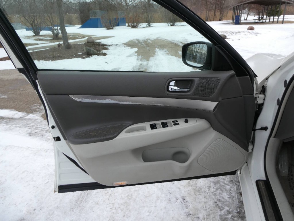 2011 INFINITI G25 Image 19