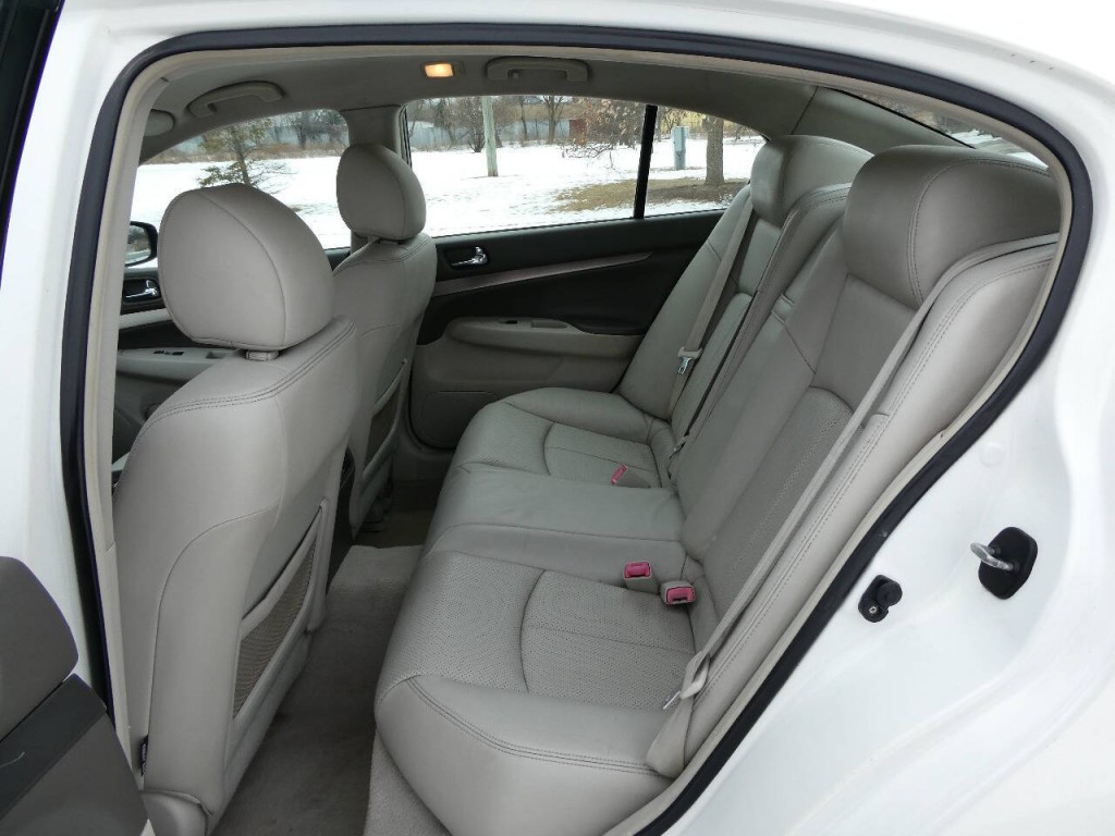 2011 INFINITI G25 Image 21