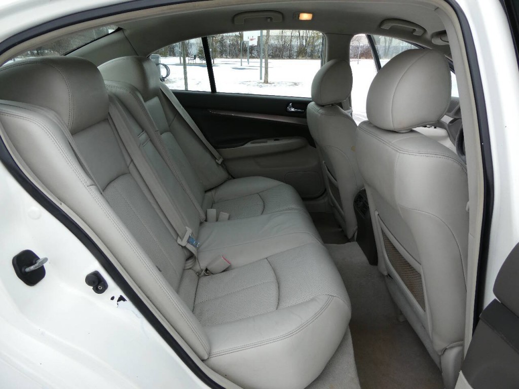 2011 INFINITI G25 Image 22