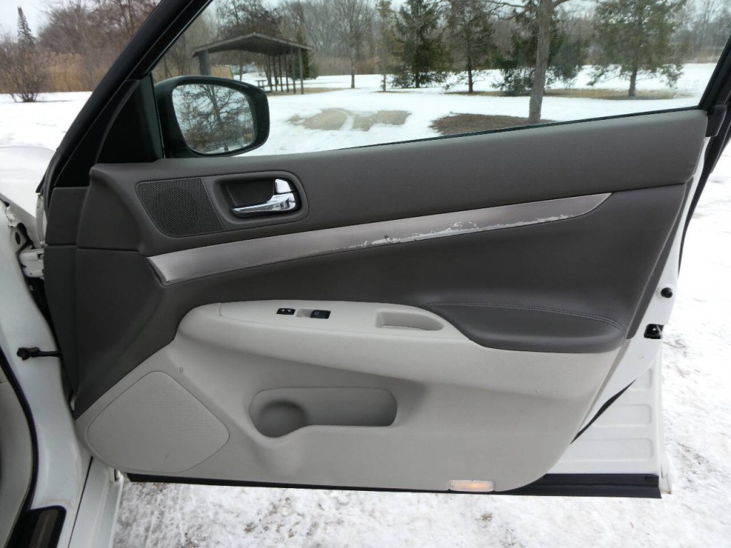 2011 INFINITI G25 Image 25