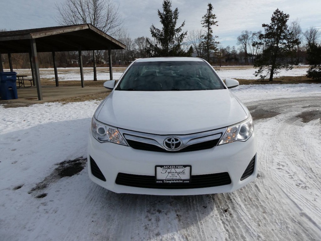 2014 Toyota Camry Image 2