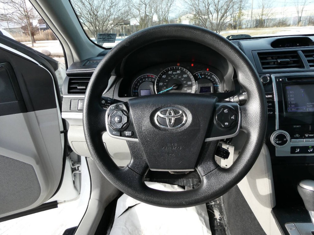 2014 Toyota Camry Image 11