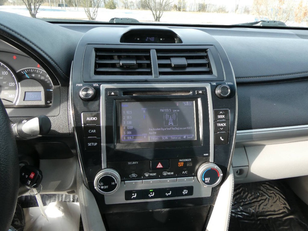 2014 Toyota Camry Image 16