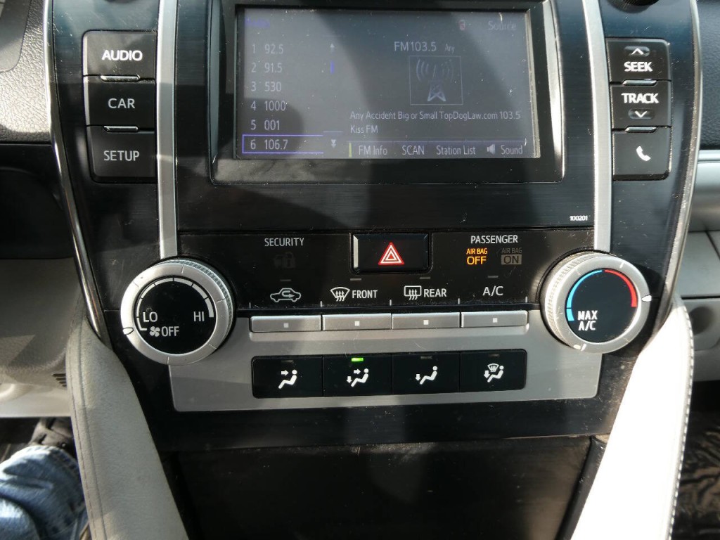 2014 Toyota Camry Image 18