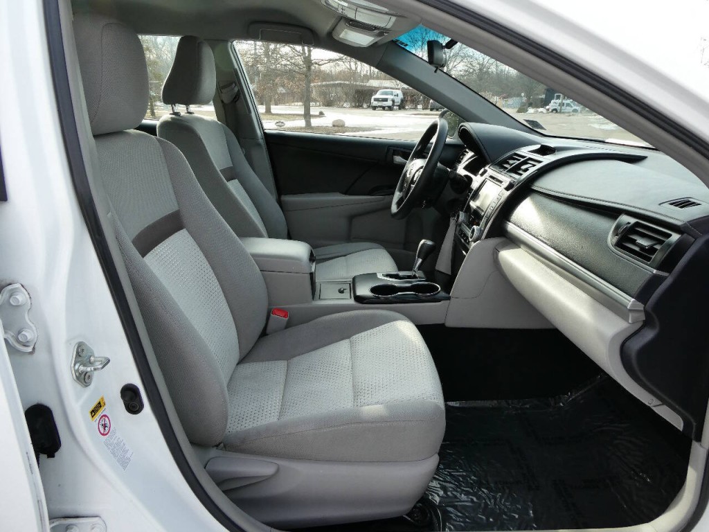 2014 Toyota Camry Image 24