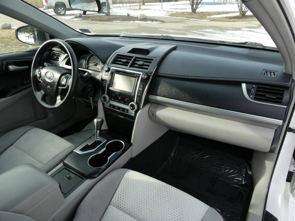 2014 Toyota Camry Image 25