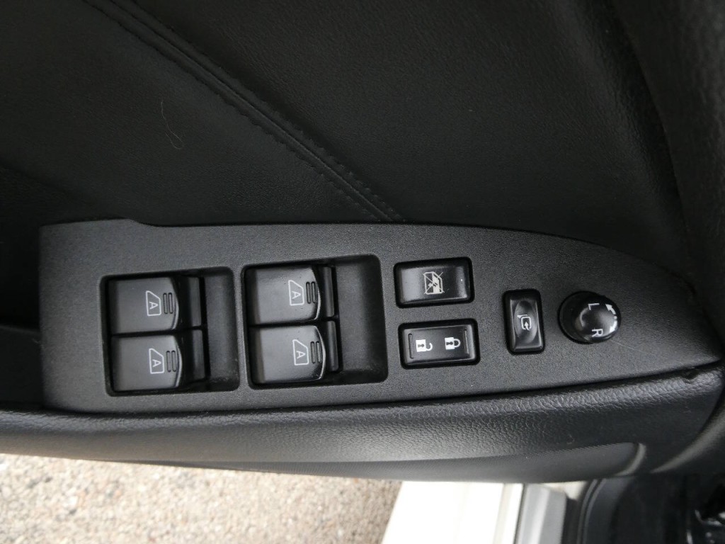 2012 INFINITI G37 Image 23