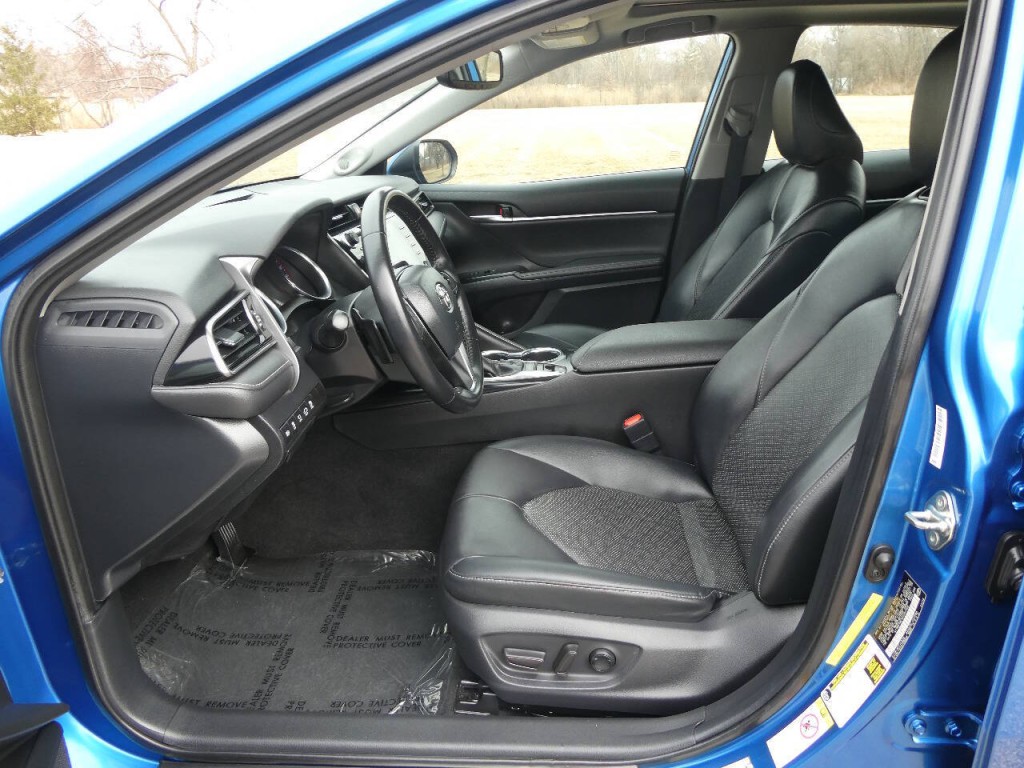 2019 Toyota Camry Image 9