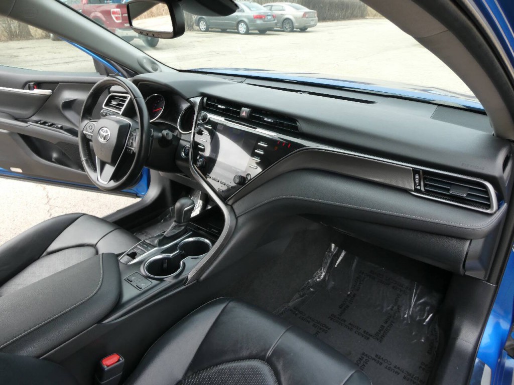 2019 Toyota Camry Image 32