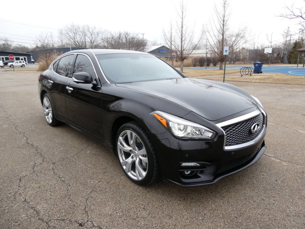 2016 INFINITI Q70 Image 3