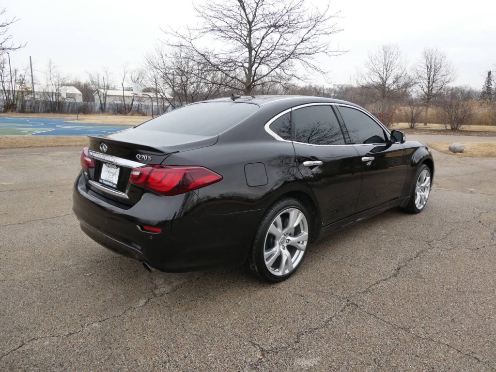 2016 INFINITI Q70 Image 5