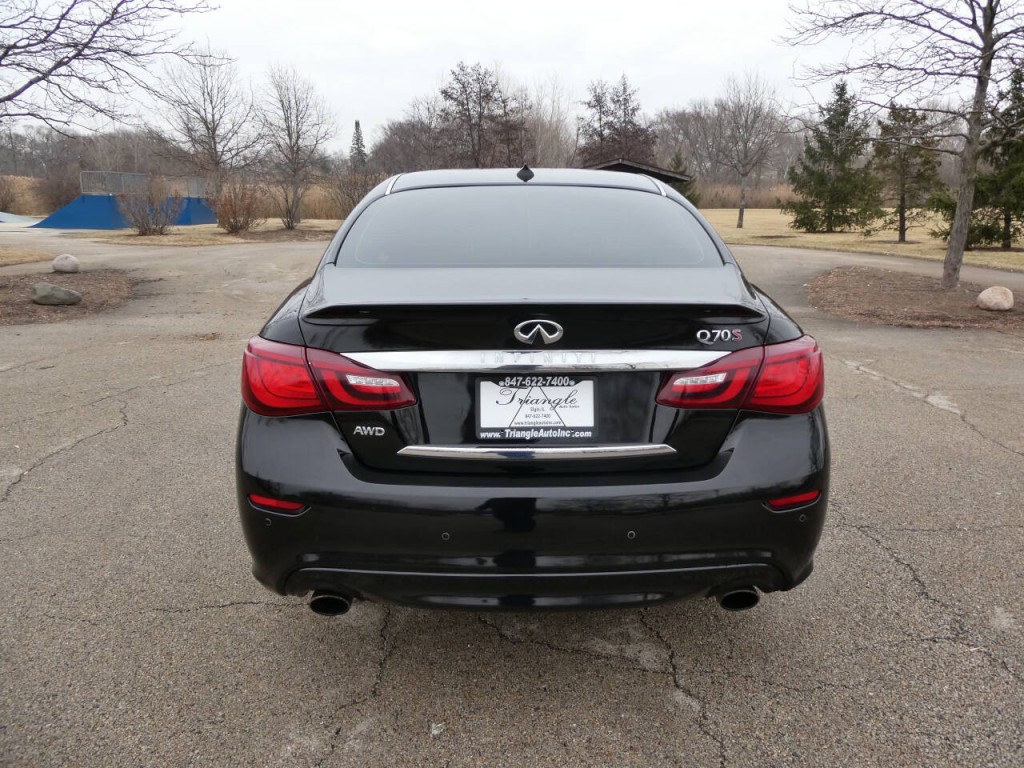 2016 INFINITI Q70 Image 6