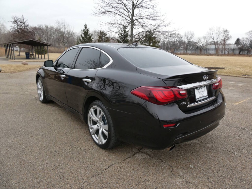2016 INFINITI Q70 Image 7