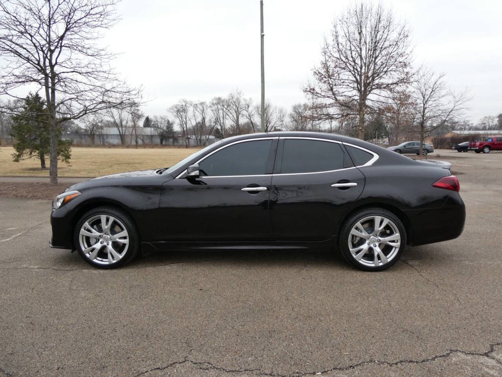 2016 INFINITI Q70 Image 8