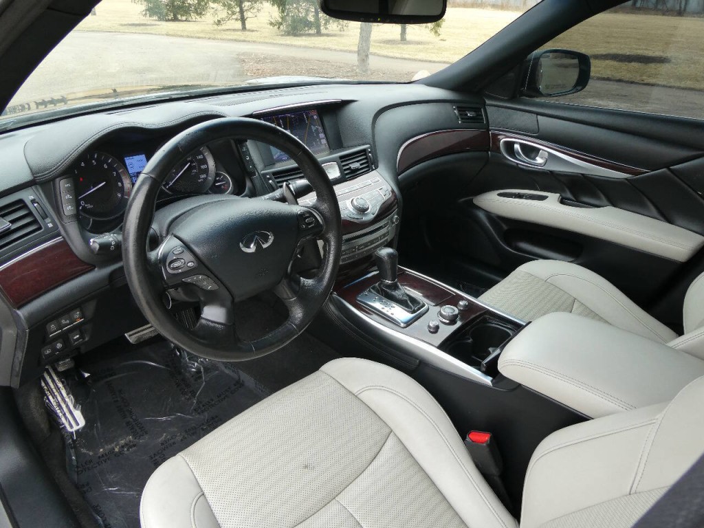 2016 INFINITI Q70 Image 10