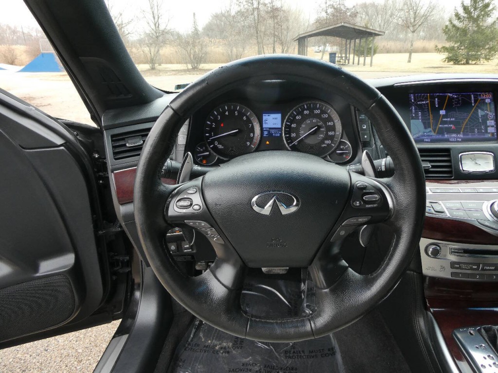 2016 INFINITI Q70 Image 11
