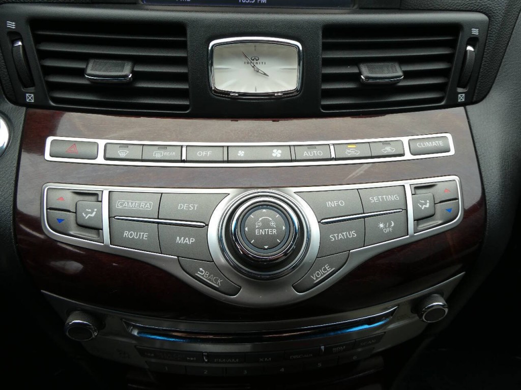 2016 INFINITI Q70 Image 20