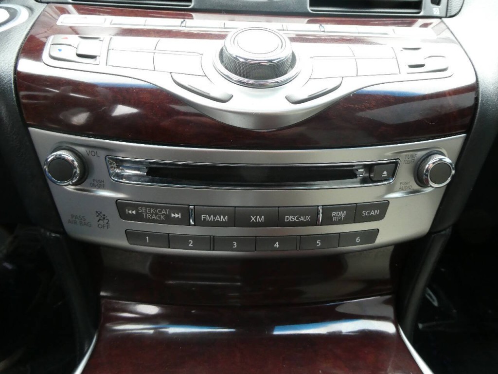 2016 INFINITI Q70 Image 21