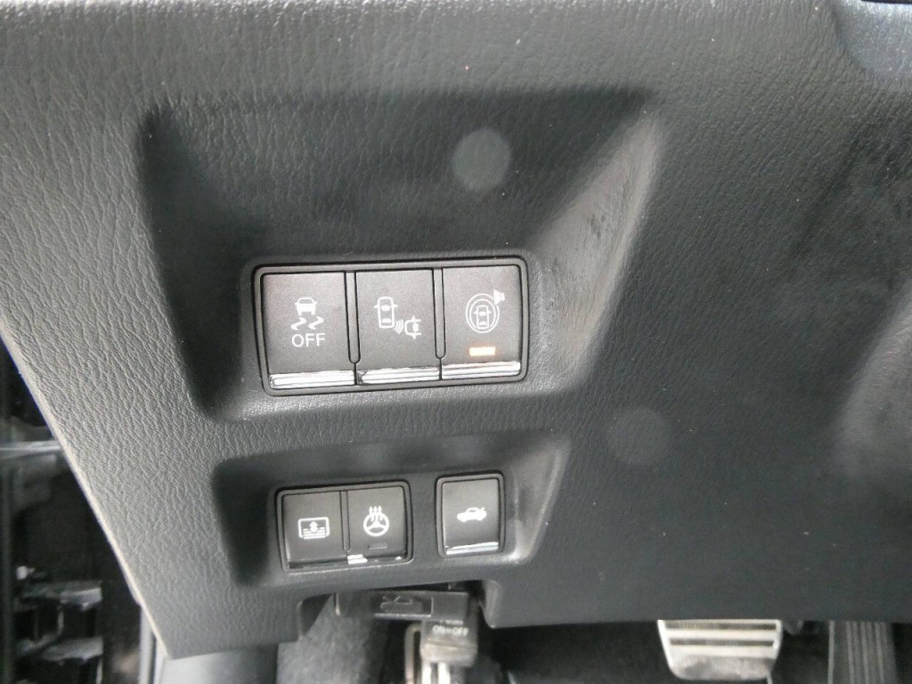 2016 INFINITI Q70 Image 24