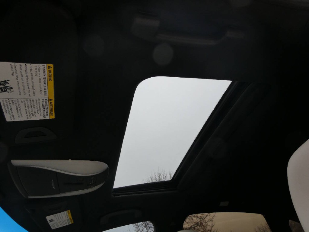 2016 INFINITI Q70 Image 25