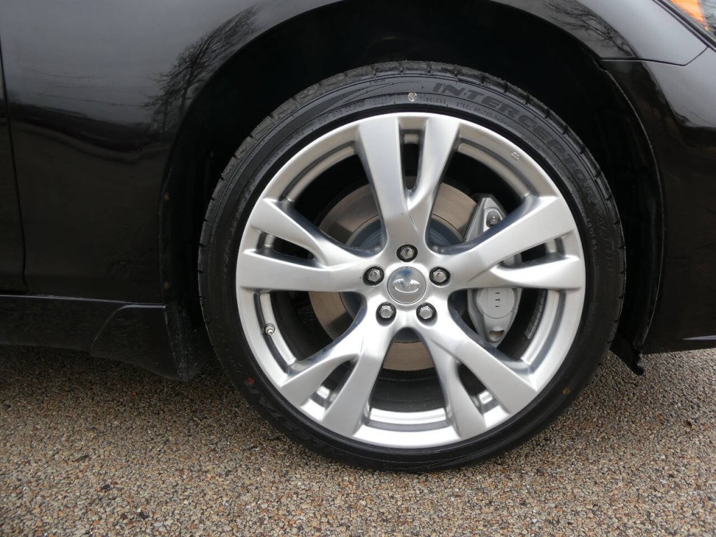 2016 INFINITI Q70 Image 33