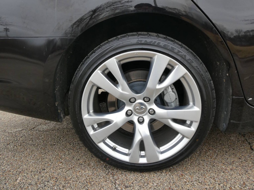 2016 INFINITI Q70 Image 34