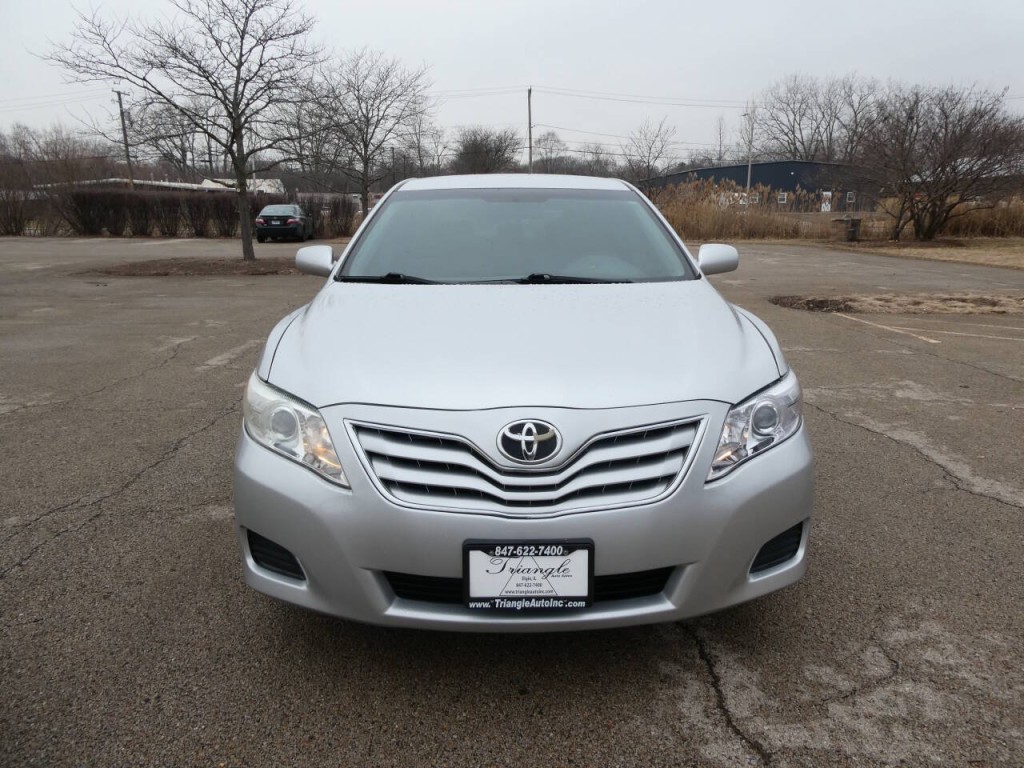 2011 Toyota Camry Image 2