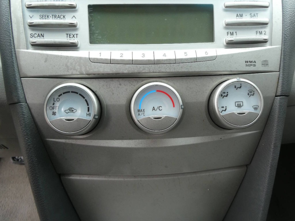 2011 Toyota Camry Image 16