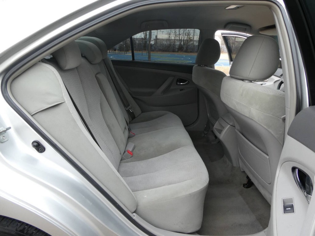 2011 Toyota Camry Image 20