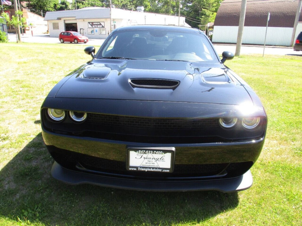 2016 Dodge Challenger Image 2