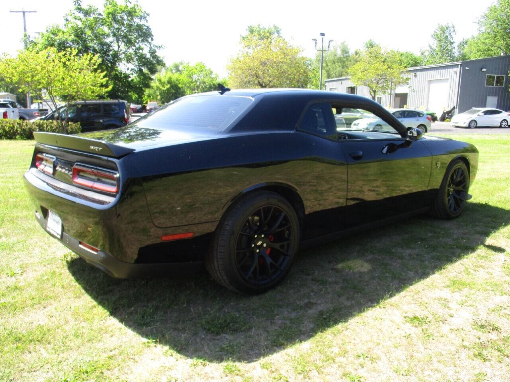 2016 Dodge Challenger Image 4