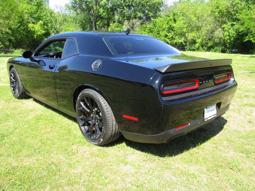 2016 Dodge Challenger Image 7