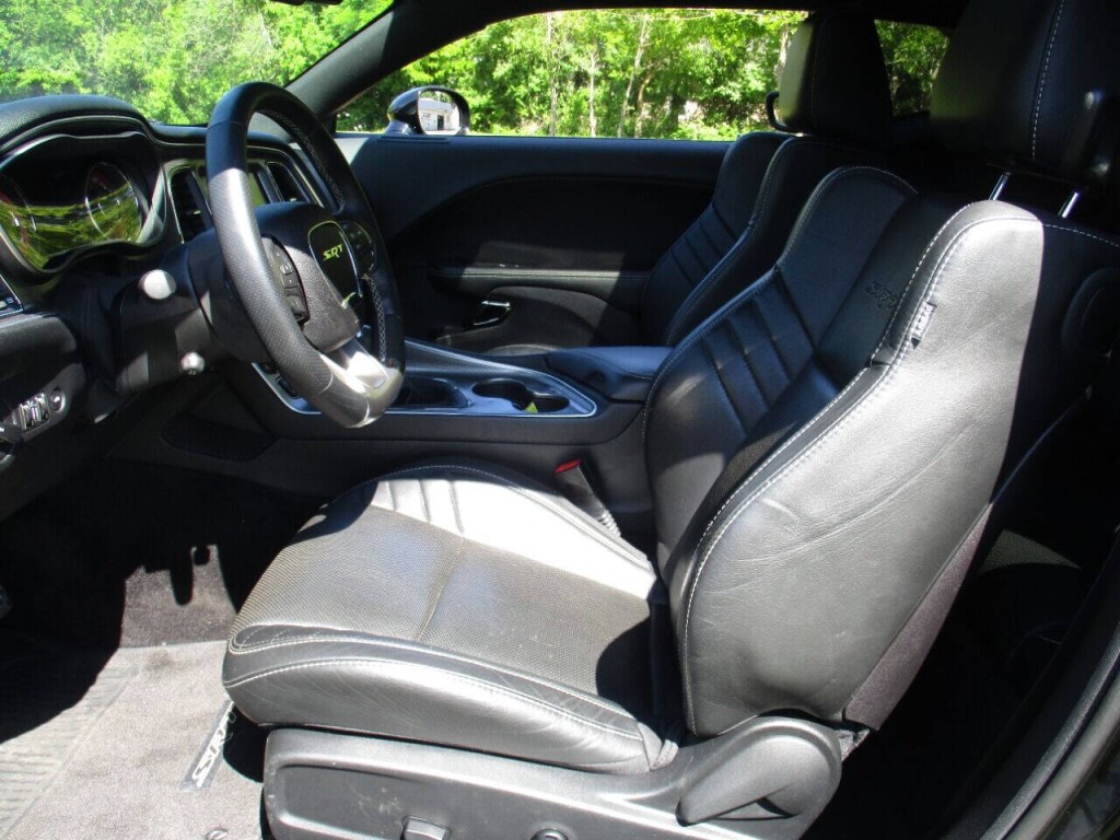 2016 Dodge Challenger Image 8