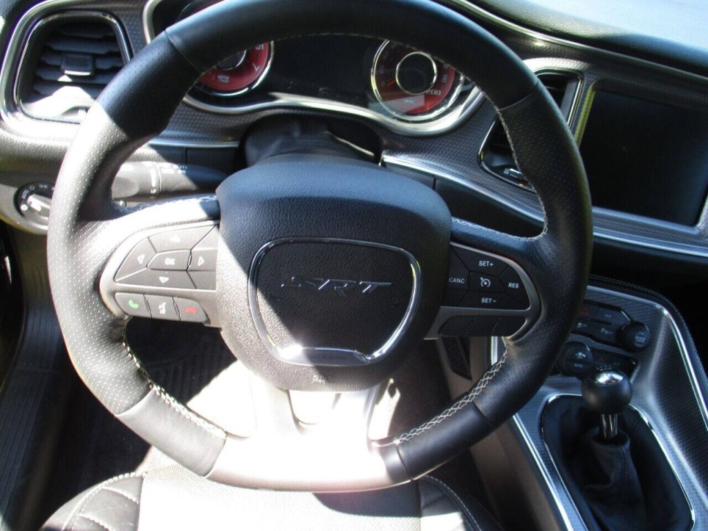 2016 Dodge Challenger Image 10