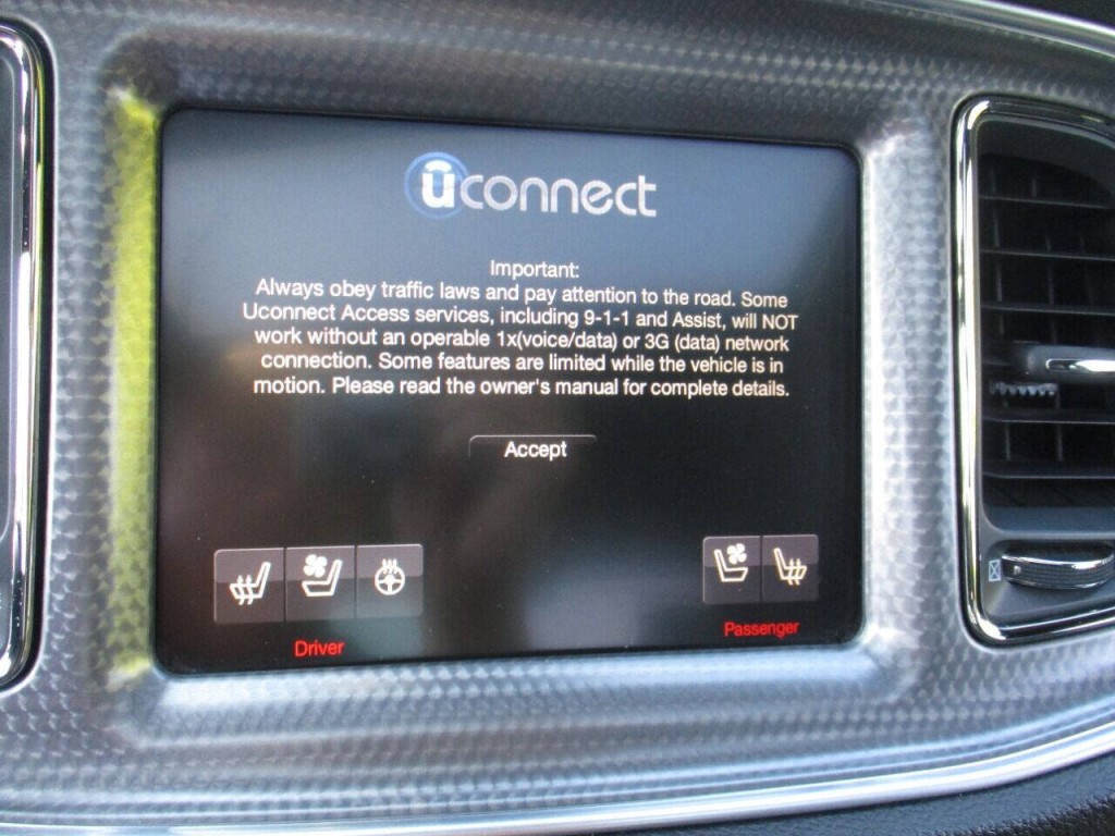 2016 Dodge Challenger Image 11