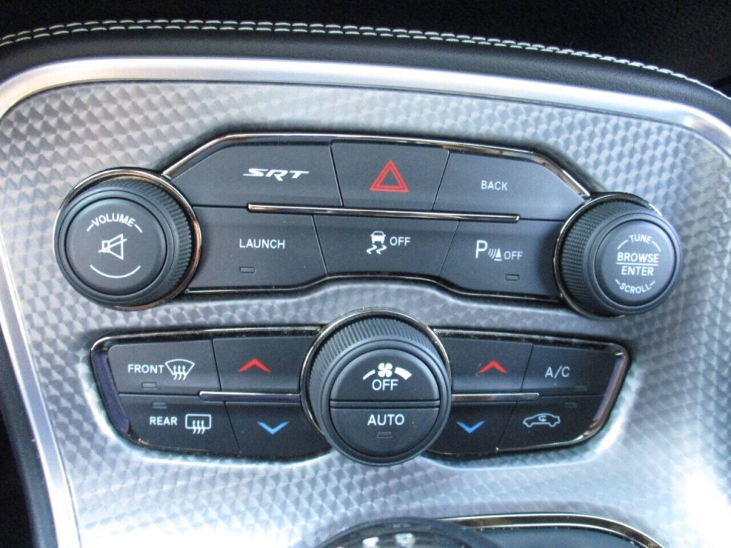 2016 Dodge Challenger Image 14