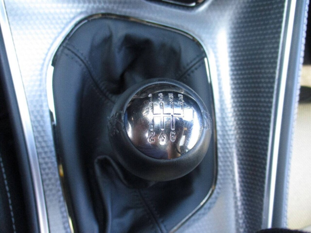 2016 Dodge Challenger Image 15