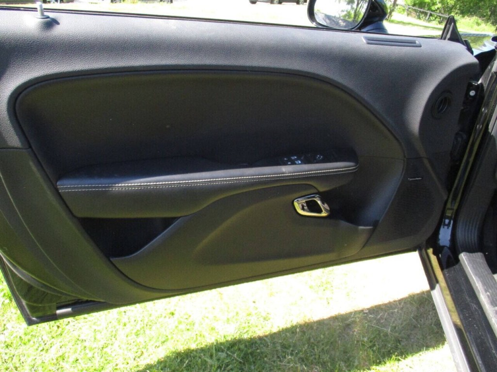 2016 Dodge Challenger Image 17