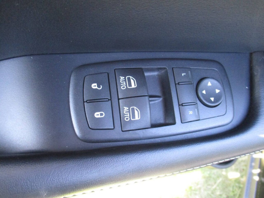 2016 Dodge Challenger Image 18