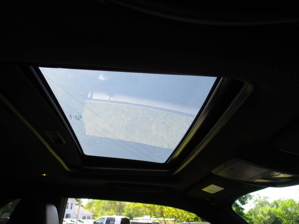 2016 Dodge Challenger Image 19