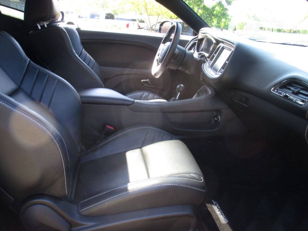 2016 Dodge Challenger Image 20