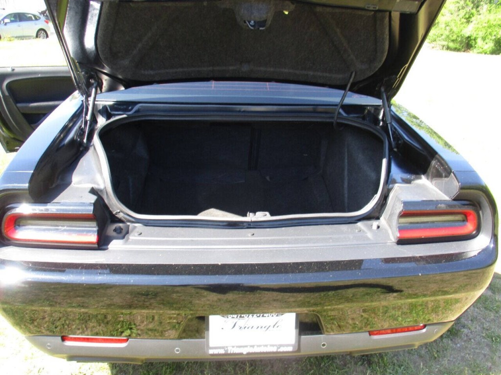 2016 Dodge Challenger Image 24