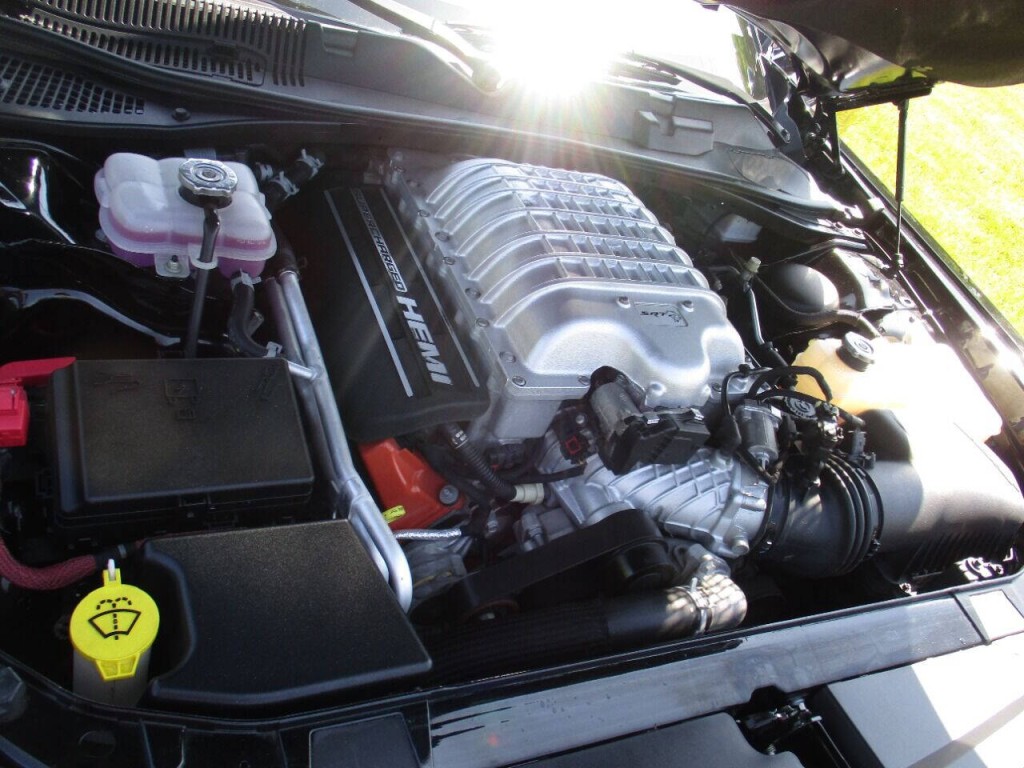 2016 Dodge Challenger Image 25