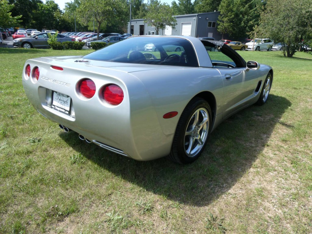 2004 Chevrolet Corvette Image 4