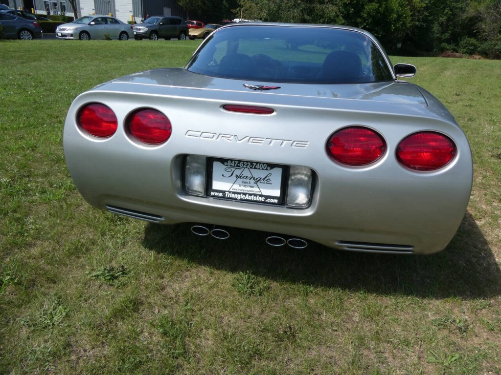 2004 Chevrolet Corvette Image 5